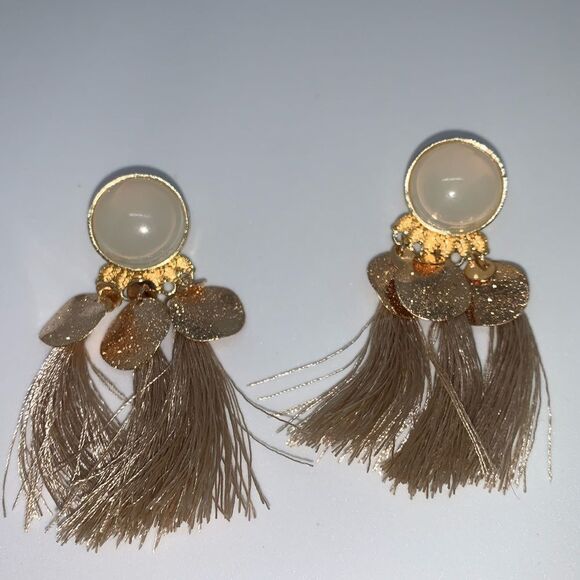 (G3) Tassel Earrings - Picture 4 of 8